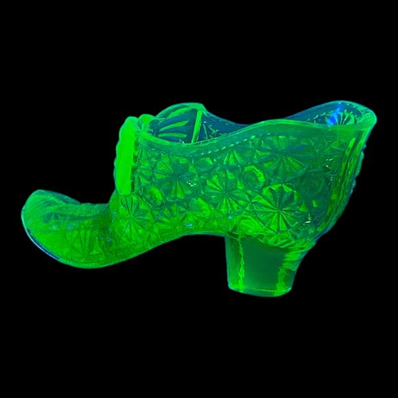 Daisy Button Bow Slipper Shoe Boyd Glass 1993-1998 Tangy Lime Vaseline GLOWS - Picture 13 of 15
